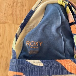 Roxy bikini set. Size medium